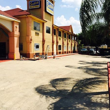 יוסטון Scottish Inn & Suites Hobby Airport מראה חיצוני תמונה