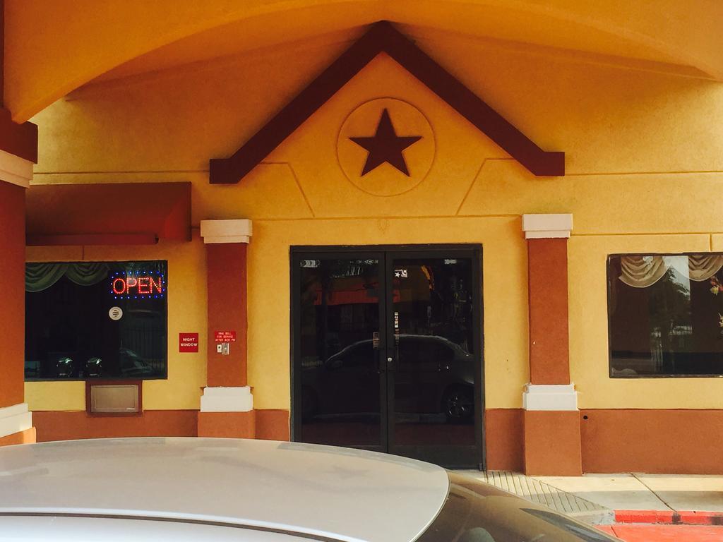 יוסטון Scottish Inn & Suites Hobby Airport מראה חיצוני תמונה