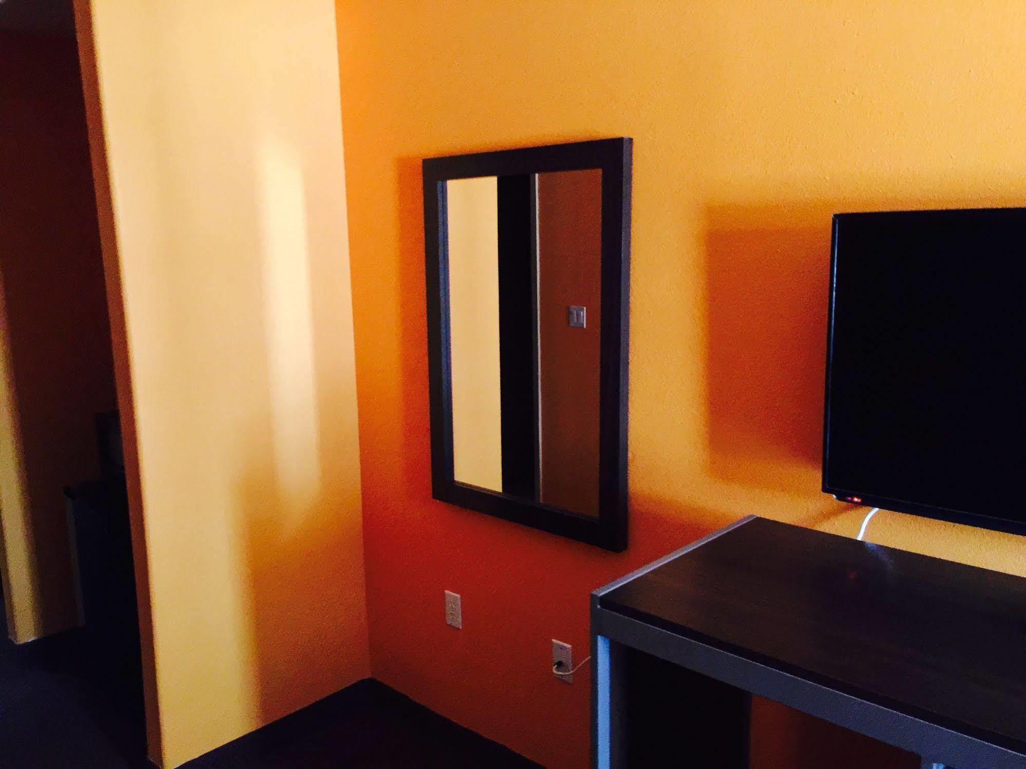 יוסטון Scottish Inn & Suites Hobby Airport מראה חיצוני תמונה